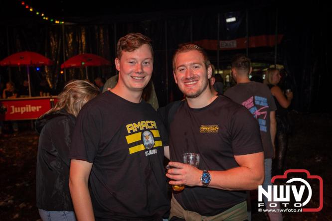 Feestknallers! Mega Piraten Festijn Oldebroek vult uitverkochte tent met oer-gezelligheid tijdens de 2025 editie. - © NWVFoto.nl