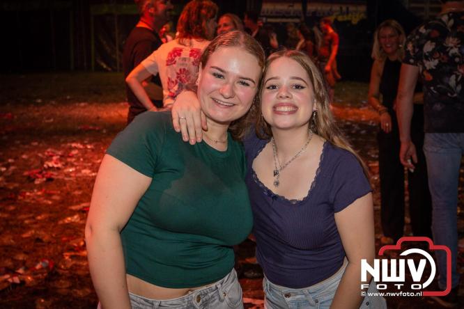 Feestknallers! Mega Piraten Festijn Oldebroek vult uitverkochte tent met oer-gezelligheid tijdens de 2025 editie. - © NWVFoto.nl