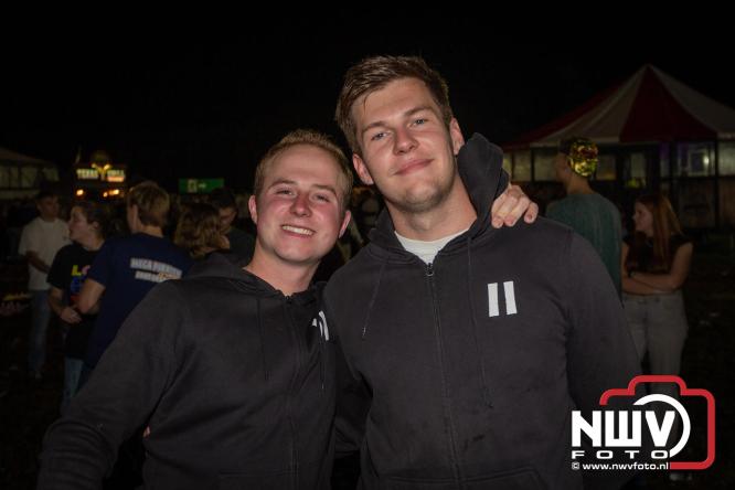 Feestknallers! Mega Piraten Festijn Oldebroek vult uitverkochte tent met oer-gezelligheid tijdens de 2025 editie. - © NWVFoto.nl