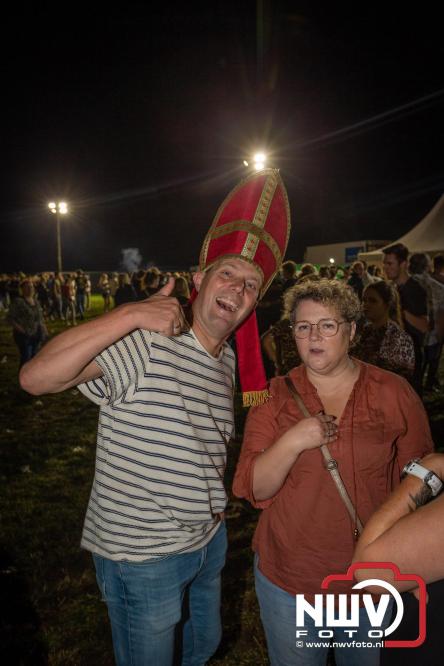 Feestknallers! Mega Piraten Festijn Oldebroek vult uitverkochte tent met oer-gezelligheid tijdens de 2025 editie. - © NWVFoto.nl