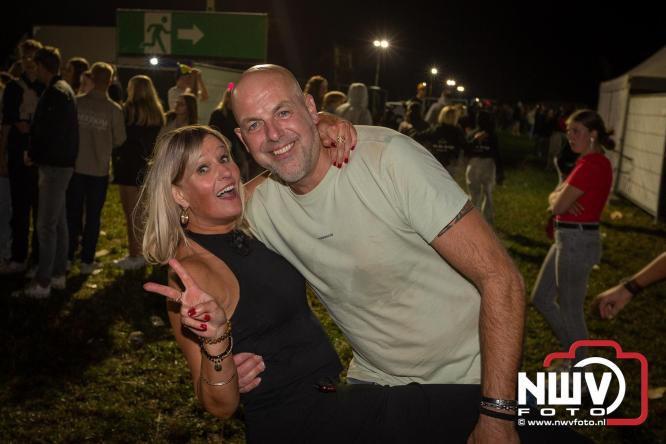 Feestknallers! Mega Piraten Festijn Oldebroek vult uitverkochte tent met oer-gezelligheid tijdens de 2025 editie. - © NWVFoto.nl