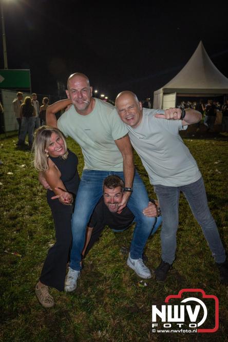 Feestknallers! Mega Piraten Festijn Oldebroek vult uitverkochte tent met oer-gezelligheid tijdens de 2025 editie. - © NWVFoto.nl