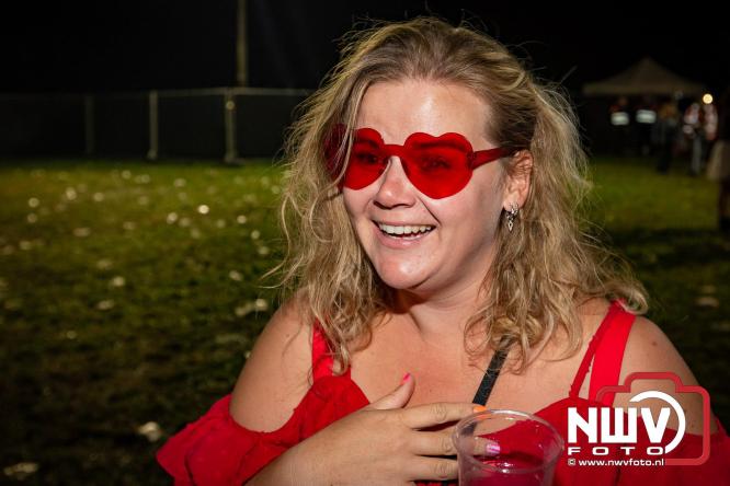 Feestknallers! Mega Piraten Festijn Oldebroek vult uitverkochte tent met oer-gezelligheid tijdens de 2025 editie. - © NWVFoto.nl