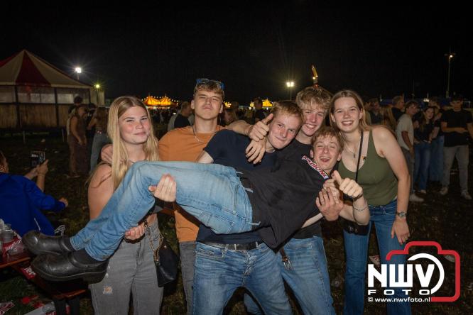 Feestknallers! Mega Piraten Festijn Oldebroek vult uitverkochte tent met oer-gezelligheid tijdens de 2025 editie. - © NWVFoto.nl