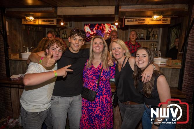 Feestknallers! Mega Piraten Festijn Oldebroek vult uitverkochte tent met oer-gezelligheid tijdens de 2025 editie. - © NWVFoto.nl