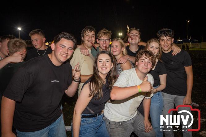 Feestknallers! Mega Piraten Festijn Oldebroek vult uitverkochte tent met oer-gezelligheid tijdens de 2025 editie. - © NWVFoto.nl