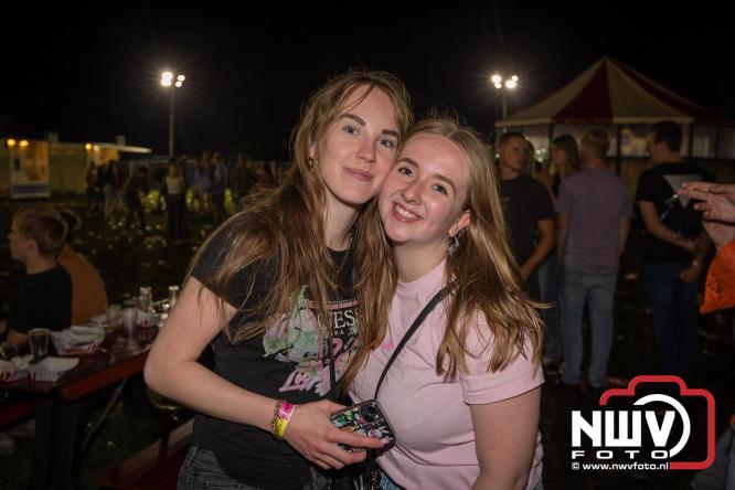 Feestknallers! Mega Piraten Festijn Oldebroek vult uitverkochte tent met oer-gezelligheid tijdens de 2025 editie. - © NWVFoto.nl