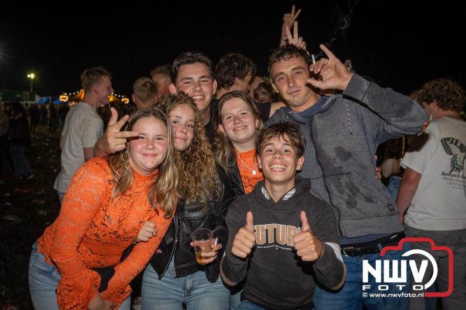 Feestknallers! Mega Piraten Festijn Oldebroek vult uitverkochte tent met oer-gezelligheid tijdens de 2025 editie. - © NWVFoto.nl
