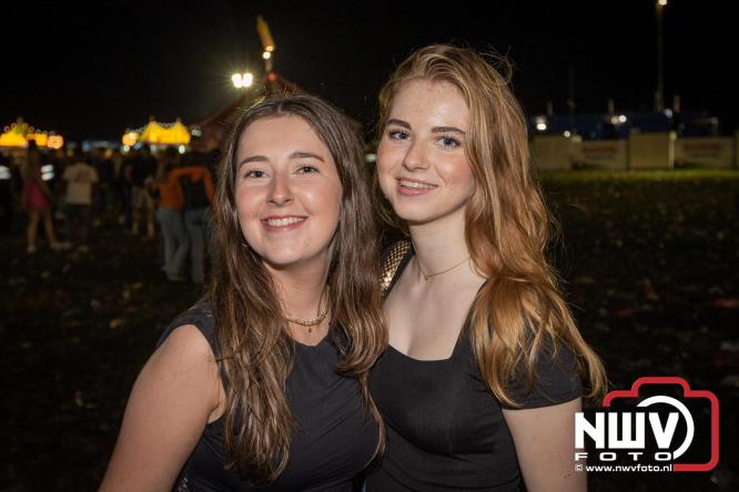 Feestknallers! Mega Piraten Festijn Oldebroek vult uitverkochte tent met oer-gezelligheid tijdens de 2025 editie. - © NWVFoto.nl