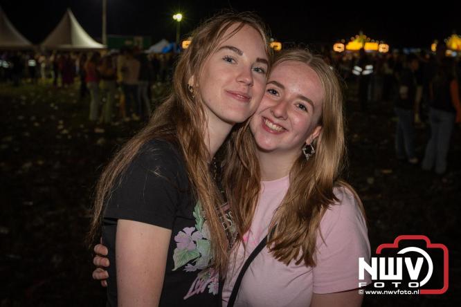 Feestknallers! Mega Piraten Festijn Oldebroek vult uitverkochte tent met oer-gezelligheid tijdens de 2025 editie. - © NWVFoto.nl