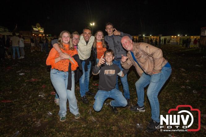 Feestknallers! Mega Piraten Festijn Oldebroek vult uitverkochte tent met oer-gezelligheid tijdens de 2025 editie. - © NWVFoto.nl