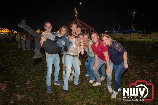 Feestknallers! Mega Piraten Festijn Oldebroek vult uitverkochte tent met oer-gezelligheid tijdens de 2025 editie. - © NWVFoto.nl
