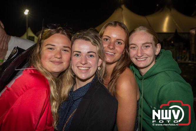 Feestknallers! Mega Piraten Festijn Oldebroek vult uitverkochte tent met oer-gezelligheid tijdens de 2025 editie. - © NWVFoto.nl