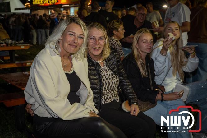 Feestknallers! Mega Piraten Festijn Oldebroek vult uitverkochte tent met oer-gezelligheid tijdens de 2025 editie. - © NWVFoto.nl