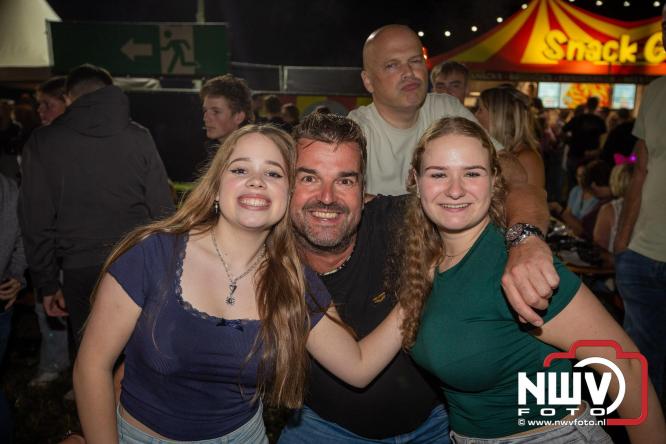 Feestknallers! Mega Piraten Festijn Oldebroek vult uitverkochte tent met oer-gezelligheid tijdens de 2025 editie. - © NWVFoto.nl