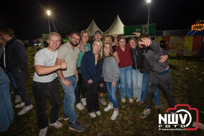 Feestknallers! Mega Piraten Festijn Oldebroek vult uitverkochte tent met oer-gezelligheid tijdens de 2025 editie. - © NWVFoto.nl