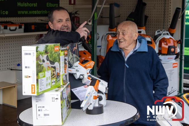 Zon, sfeer en kramen, Schapenmarkt Oldebroek 2025 - © NWVFoto.nl