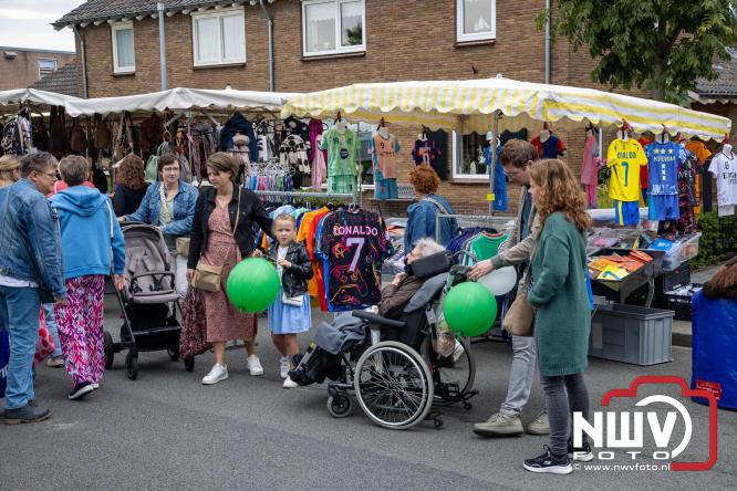 Zon, sfeer en kramen, Schapenmarkt Oldebroek 2025 - © NWVFoto.nl