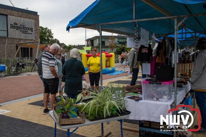 Zon, sfeer en kramen, Schapenmarkt Oldebroek 2025 - © NWVFoto.nl