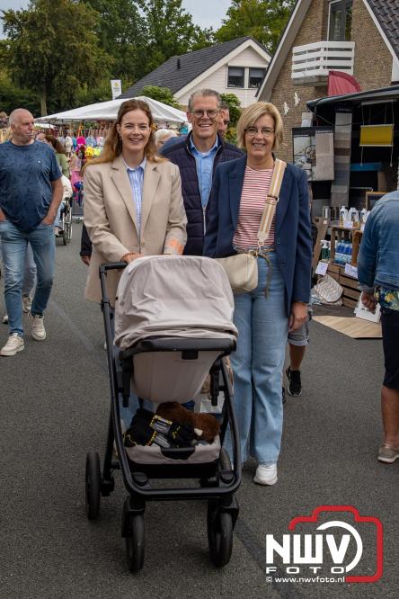 Zon, sfeer en kramen, Schapenmarkt Oldebroek 2025 - © NWVFoto.nl