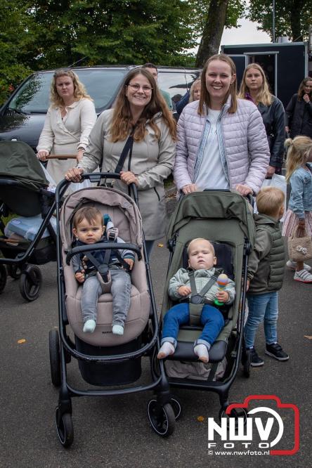 Zon, sfeer en kramen, Schapenmarkt Oldebroek 2025 - © NWVFoto.nl