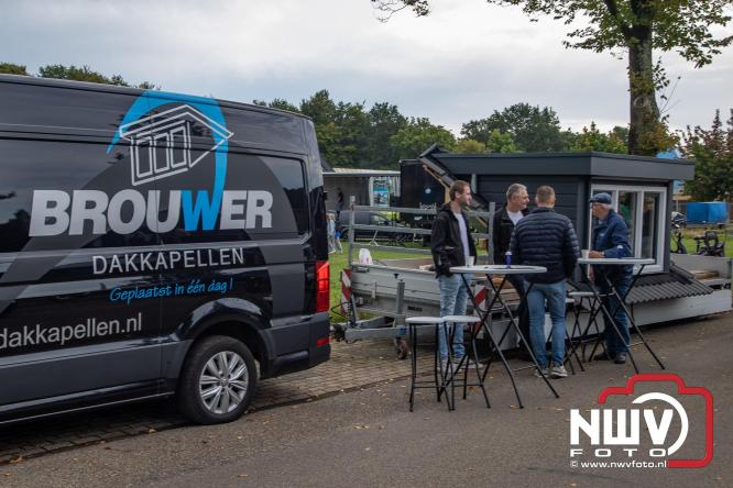 Zon, sfeer en kramen, Schapenmarkt Oldebroek 2025 - © NWVFoto.nl