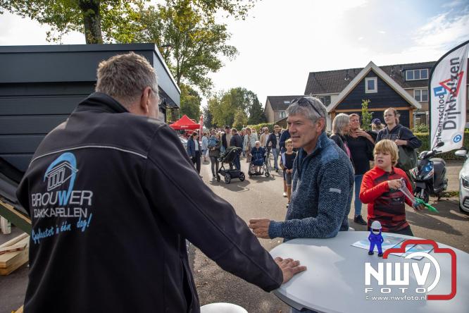 Zon, sfeer en kramen, Schapenmarkt Oldebroek 2025 - © NWVFoto.nl