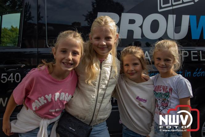 Zon, sfeer en kramen, Schapenmarkt Oldebroek 2025 - © NWVFoto.nl