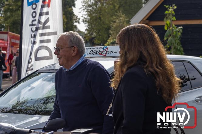 Zon, sfeer en kramen, Schapenmarkt Oldebroek 2025 - © NWVFoto.nl