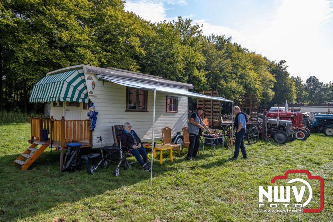 Zon, sfeer en kramen, Schapenmarkt Oldebroek 2025 - © NWVFoto.nl