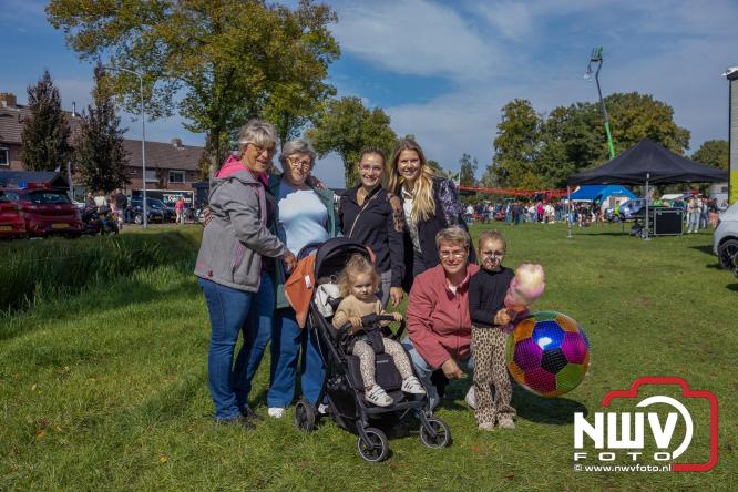 Zon, sfeer en kramen, Schapenmarkt Oldebroek 2025 - © NWVFoto.nl