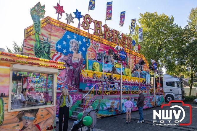 Zon, sfeer en kramen, Schapenmarkt Oldebroek 2025 - © NWVFoto.nl