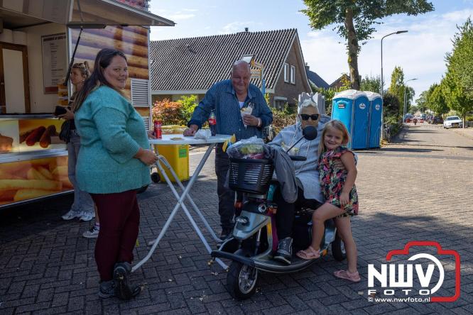 Zon, sfeer en kramen, Schapenmarkt Oldebroek 2025 - © NWVFoto.nl