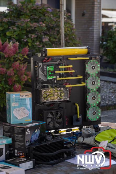 Zon, sfeer en kramen, Schapenmarkt Oldebroek 2025 - © NWVFoto.nl