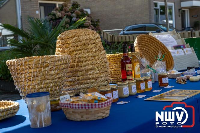 Zon, sfeer en kramen, Schapenmarkt Oldebroek 2025 - © NWVFoto.nl