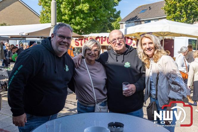Zon, sfeer en kramen, Schapenmarkt Oldebroek 2025 - © NWVFoto.nl