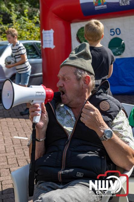 Zon, sfeer en kramen, Schapenmarkt Oldebroek 2025 - © NWVFoto.nl