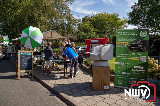 Zon, sfeer en kramen, Schapenmarkt Oldebroek 2025 - © NWVFoto.nl
