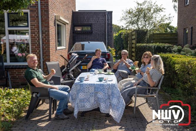 Zon, sfeer en kramen, Schapenmarkt Oldebroek 2025 - © NWVFoto.nl