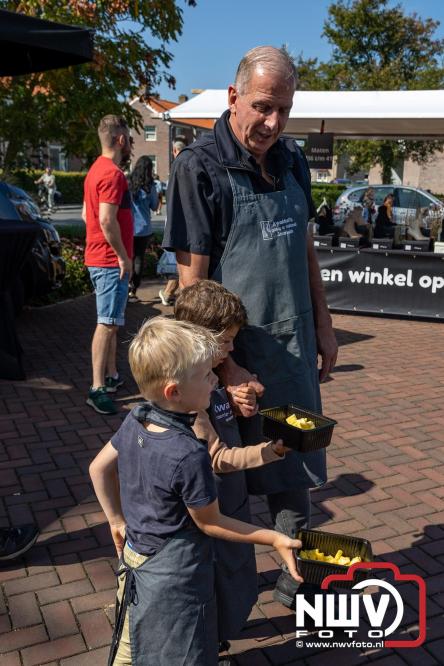 Zon, sfeer en kramen, Schapenmarkt Oldebroek 2025 - © NWVFoto.nl