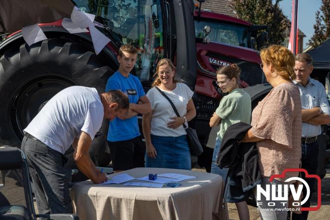 Zon, sfeer en kramen, Schapenmarkt Oldebroek 2025 - © NWVFoto.nl