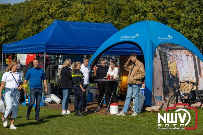 Zon, sfeer en kramen, Schapenmarkt Oldebroek 2025 - © NWVFoto.nl
