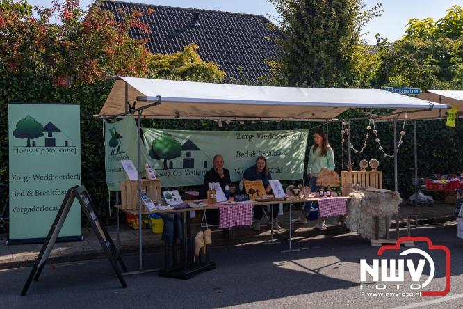 Zon, sfeer en kramen, Schapenmarkt Oldebroek 2025 - © NWVFoto.nl