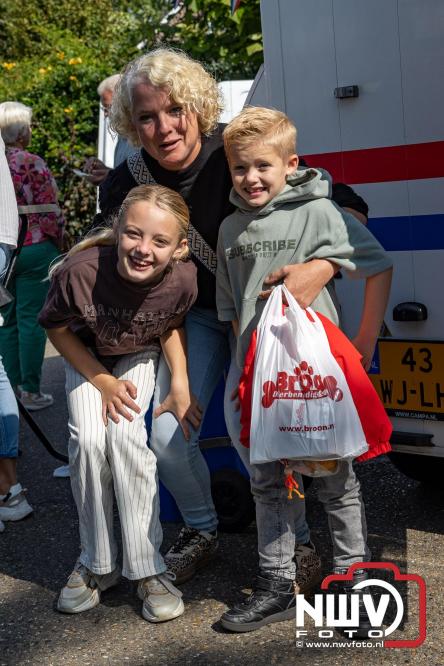 Zon, sfeer en kramen, Schapenmarkt Oldebroek 2025 - © NWVFoto.nl