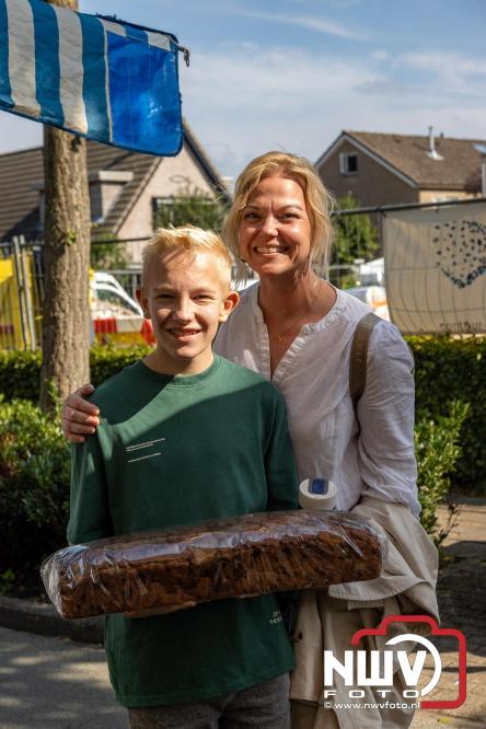 Zon, sfeer en kramen, Schapenmarkt Oldebroek 2025 - © NWVFoto.nl
