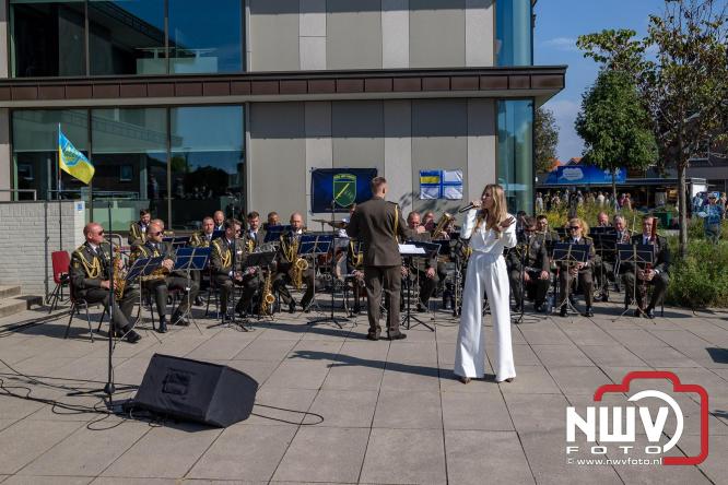 Zon, sfeer en kramen, Schapenmarkt Oldebroek 2025 - © NWVFoto.nl