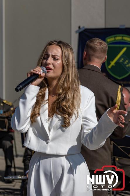 Zon, sfeer en kramen, Schapenmarkt Oldebroek 2025 - © NWVFoto.nl