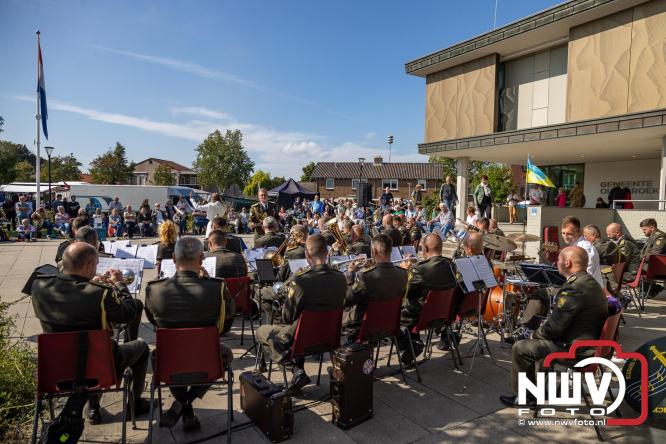Zon, sfeer en kramen, Schapenmarkt Oldebroek 2025 - © NWVFoto.nl