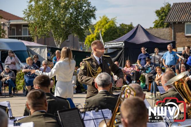 Zon, sfeer en kramen, Schapenmarkt Oldebroek 2025 - © NWVFoto.nl