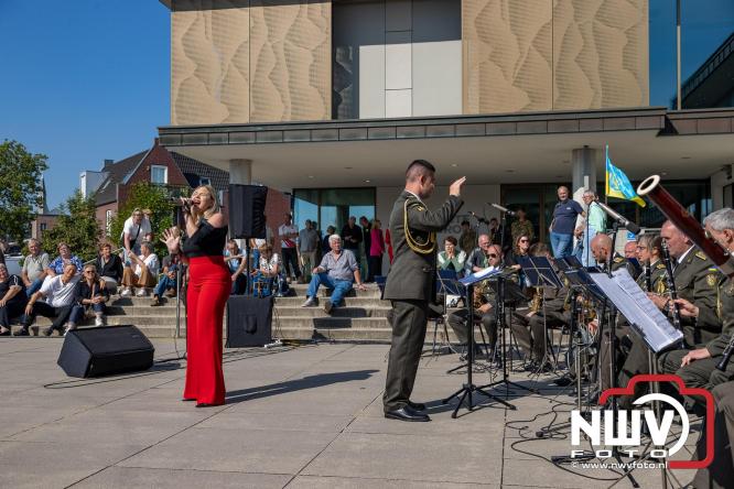 Zon, sfeer en kramen, Schapenmarkt Oldebroek 2025 - © NWVFoto.nl